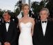 Uma Thurman, en Versace, et Robert de Niro lors de la cérémonie d'ouverture du festival de Cannes le 11 mai 2011