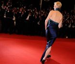 Tilda Swinton, ravissante en robe dos nu, à l'occasion de la présentation officielle de  We need to talk about Kevin , dans le cadre du 64e Festival de Cannes, le 13 mai 2011.