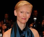 Tilda Swinton radieuse pour la présentation officielle de  We need to talk about Kevin , dans le cadre du 64e Festival de Cannes, le 13 mai 2011.