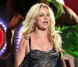 Britney Spears se produit à la télévision américaine, sur la scène du Jimmy Kimmel Show, le 29 mars 2011.