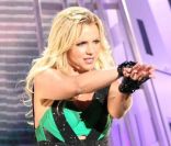 Britney Spears se produit à la télévision américaine, sur la scène du Jimmy Kimmel Show, le 29 mars 2011.