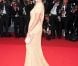 Clotilde Courau étincellante lors de la montée des marches du 64e  Festival de Cannes pour la projection de Pirates des Caraïbes. Le 14 mai  2011