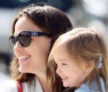 Jennifer Garner et sa petite fille Seraphina, âgée de 3 ans, dans les rues de Santa Monica le 16 mai 2011.