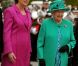 Mardi 17 mai 2011, la reine Elizabeth II entamait une visite de quatre jours en République d'Irlande, dans des conditions de sécurité drastiques, 100 ans après la dernière visite d'un monarque britannique (George V) et en vue de sceller la réconciliation du royaume et de son ancienne colonie. D'où sa tenue aux couleurs du pays hôte.