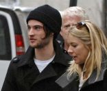 Sienna Miller et Tom Sturridge avant qu\'ils ne tombent amoureux, à New York, le 11 octobre 2009.