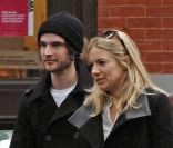 Sienna Miller et Tom Sturridge avant qu\'ils ne tombent amoureux, à New York, le 11 octobre 2009.