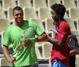 Le 17 mai 2011, Gaël Monfils et Jo-Wilfried Tsonga à l'échauffement à la Porte d'Auteuil.