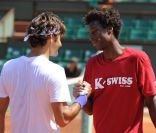 Le 17 mai 2011, Gaël Monfils et Roger Federer à l\'échauffement à la Porte d\'Auteuil.