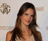 Alessandra Ambrosio à l'ouverture de la boutique Roberto Cavalli à Cannes, le 18 mai 2011.