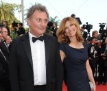 Florence Pernelle et son compagnon Patrick Rotman lors de la montée des marches du film La Piel que habito de Pedro Almodovar en compétition pour la palme d'or lors du 64e Festival de Cannes le jeudi 19 mai 2011
