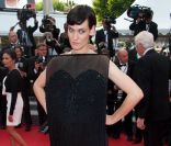 lors de la montée des marches du film La Piel que habito de Pedro Almodovar en compétition pour la palme d'or lors du 64e Festival de Cannes le jeudi 19 mai 2011