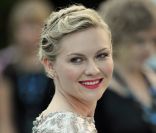 Kirsten Dunst dans une robe Chanel lors du gala de l'amfAR au Cap d'Antibes le 19 mai 2011