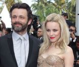 Sublime Rachel McAdams ! Au côté de son compagnon Michael Sheen, elle était à Cannes le 12 mai 2011 pour la première de Sleeping Beauty 