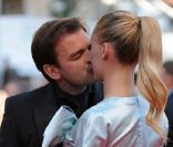 Durant la quinzaine du Festival de Cannes 2011, tout est permis mais peu se lâchent, sauf clovis Cornillac et sa Lilou Fogli, le 15 mai 
