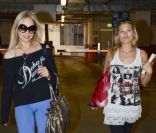 Ornella Muti et sa fille Carolina Rivelli arrivant à Rome le 19 mai 2011.
