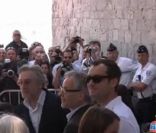 Robert de Niro et son jury dégustent l\'aïoli offert par le maire de Cannes, le 20 mai 2011.