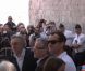 Robert de Niro et son jury dégustent l'aïoli offert par le maire de Cannes, le 20 mai 2011.