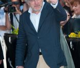 Robert de Niro et Jude Law ont bien déjeuné vendredi 20 mai avec un aïoli exécuté dans la tradition !