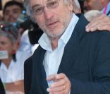 Robert de Niro et Jude Law ont bien déjeuné vendredi 20 mai avec un aïoli exécuté dans la tradition !
