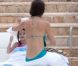 Katie Holmes et la petite Suri s'amusent dans la piscine d'un hôtel de Miami le 16 mai 2011