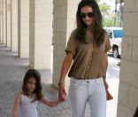 Katie Holmes et Suri s'offrent une petite balade à Miami, le 16 mai 2011