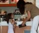 Katie Holmes et Suri s'offrent une petite balade à Miami, le 16 mai 2011