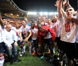 Les joueurs de Lille savourent leur titre de champion de France au Parc des Princes (Paris), samedi 21 mai 2011.