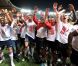 Les joueurs de Lille savourent leur titre de champion de France au Parc des Princes (Paris), samedi 21 mai 2011.