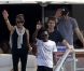 Steven Spielberg passe un beau moment en famille sur son yacht au large de Cannes le 13 mai 2011