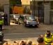La voiture des Obama reste coincée en quittant Moneygall en Irlande, le 23 mai 2011.