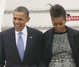Barack et Michelle Obama arrivent à Dublin, lundi matin, le 23 mai 2011.