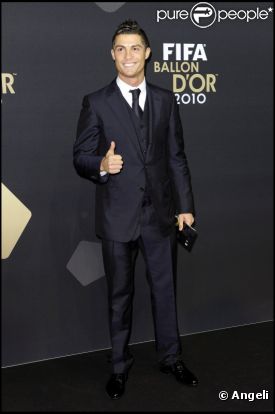 Cristiano Ronaldo assiste à la cérémonie de remise du Ballon d'Or 2010, en janvier 2011 à Zurich (Suisse).