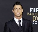 Cristiano Ronaldo assiste à la cérémonie de remise du Ballon d'Or 2010, en janvier 2011 à Zurich (Suisse).