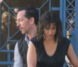 Sophie Marceau et Gad Elmaleh sur le tournage d\'Un bonheur n\'arrive jamais seul, à Paris le 25 mai 2011