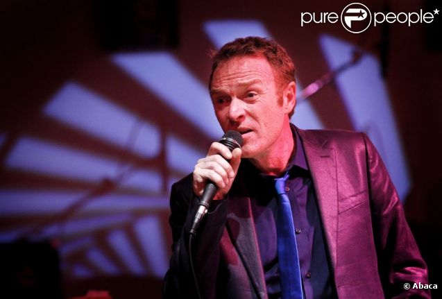 Christophe Hondelatte dévoilera son album  Ou pas  à la rentrée. Ici, en concert à l'Amadeus Song de Bordeaux le 17 mars 2011.