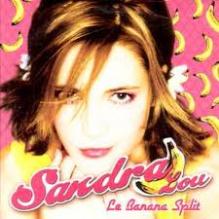 En 2004, Sandra Lou s'essaye à la chanson avec une reprise du tube de Lio, <em>Le banana split</em>.