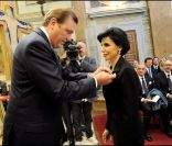 Rachida Dati a été promue lundi 30 mai à Rome, commandeur dans l\'ordre de François Ier. La distinction lui a été remise par le prince Charles de Bourbon-Siciles, duc de Castro.