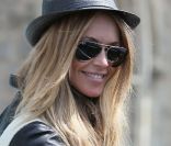 Elle Macpherson à Londres dans un look parfait ! Le 1er juin 2011
