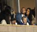 Le joueur de l'Inter de Milan Wesley Sneijer et sa femme assistent au match de David Beckham avec les Galaxy contre D.C. United, à Los Angeles, le 3 juin 2011.