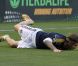 Vilaine gamelle pour David Beckham qui joue avec les Galaxy contre D.C. United, à Los Angeles, le 3 juin 2011.