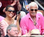 Jean-Paul Belmondo et Barbara Gandolfi lors de la finale hommes du tournoi de Roland-Garros, en juin 2011.