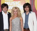 Le groupe Perry lors des CMT Music Awards à Nashville, berceau de la Country Music le 8 juin 2011