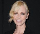 Charlize Theron éblouit toujours par sa beauté. New York, 8 juin 2011<br />