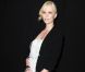 Charlize Theron est l'ambassadrice de charme de Dior. Après le parfum J'Adore, elle a posé pour la publicité de la nouvelle montre de la marque. New York, 8 juin 2011 