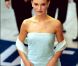 Natalie Portman amorce sa transformation en 1999 et ose les tenues plus féminine sur le red carpet 