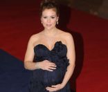 Très enceinte, Alyssa Milano souhaite que ses fans offrent des dons à l\'Unicef plutôt que des cadeaux de naissance. Washington, 30 avril 2011<br />