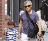 Harvey Keitel et son jeune fils Roman dans New York le 9 juin 2011<br />