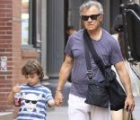 Harvey Keitel et son fils cadet Roman se baladent dans les rues de Soho, New York, le 9 juin 2011<br />