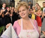 Les Tuche, un film d\'Olivier Baroux avec Isabelle Nanty dans le rôle de Cathy Tuche, une fée du logis<br />