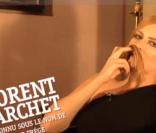 Elodie Frégé se prend pour Florent Marchet : elle le défend jusqu'au bout de la moustache. 